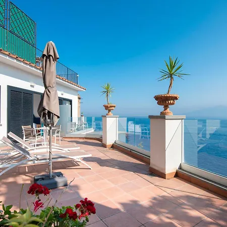 מלון La Tonnarella 4*